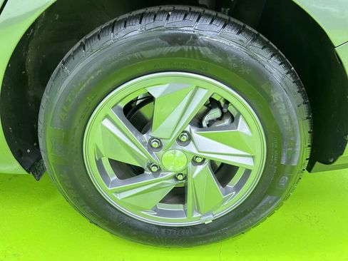 Used 2025 Hyundai Elantra SE FWD image 14