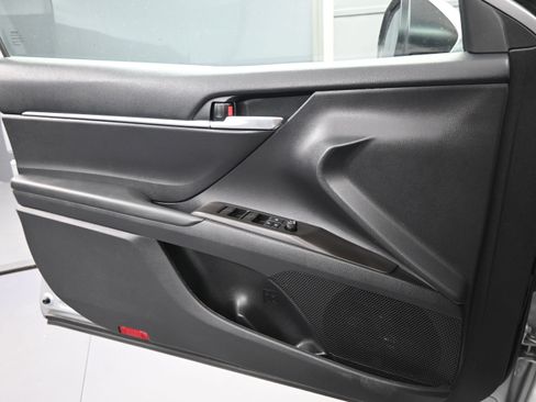 Used 2021 Toyota Camry SE image 15