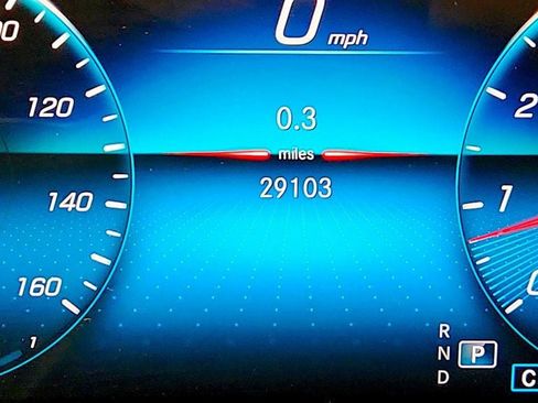 Used 2021 Mercedes-Benz GLA 250 4MATIC w/ Premium Package image 13