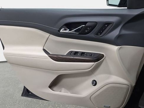 Used 2021 GMC Acadia Denali w/ Denali Technology Package image 24