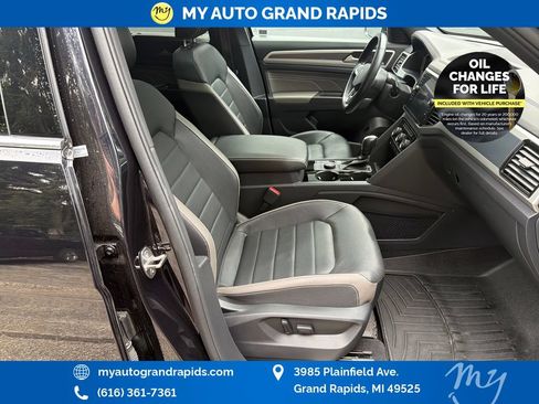 Used 2022 Volkswagen Atlas Cross Sport SEL Premium R-Line AWD/4WD image 25