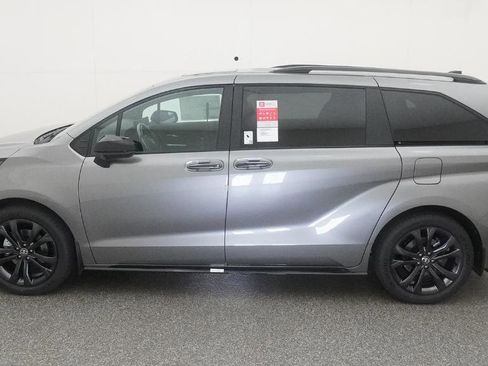 New 2026 Toyota Sienna XSE FWD image 16