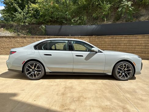 Used 2026 BMW 740i xDrive w/ Premium Package AWD/4WD image 7