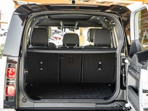 Used 2025 Land Rover Defender 110 X-Dynamic SE AWD/4WD image 23