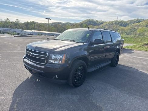 Used 2012 Chevrolet Suburban LT AWD/4WD image 4