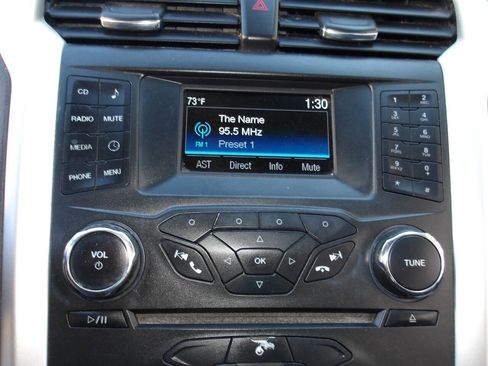 Used 2015 Ford Fusion SE w/ Equipment Group 201A FWD image 16