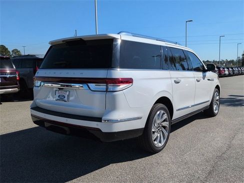 Used 2023 Lincoln Navigator L Reserve image 4
