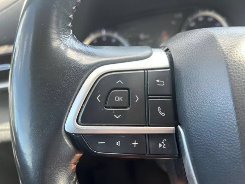 Used 2022 Toyota Highlander XLE AWD/4WD image 26