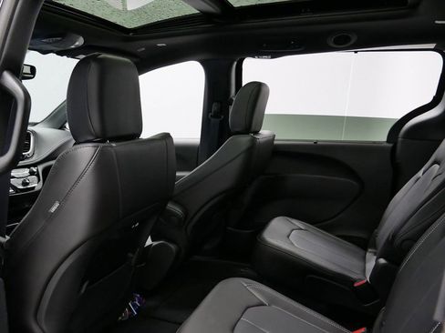 New 2026 Chrysler Pacifica Select AWD/4WD image 21
