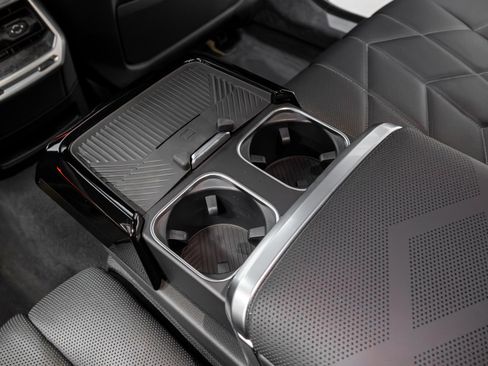 Used 2023 BMW i7 xDrive60 image 35