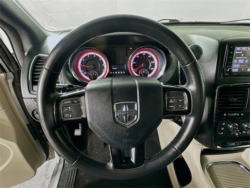 Used 2019 Dodge Grand Caravan SXT image 23