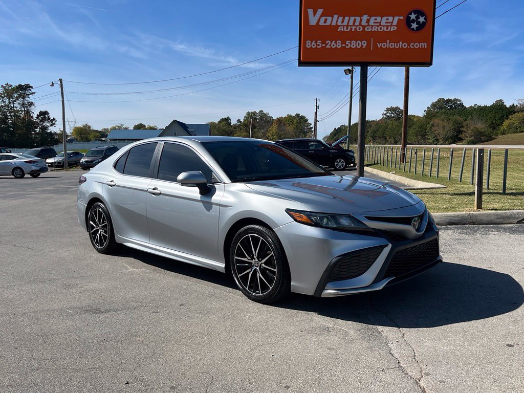 Used 2022 Toyota Camry SE FWD image 2