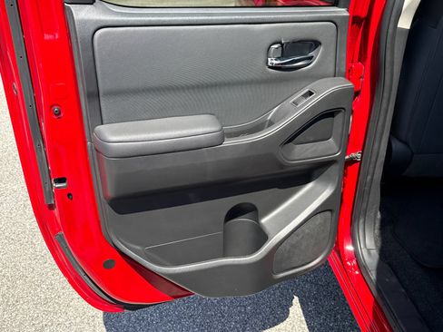 Used 2024 Nissan Frontier SV RWD image 21