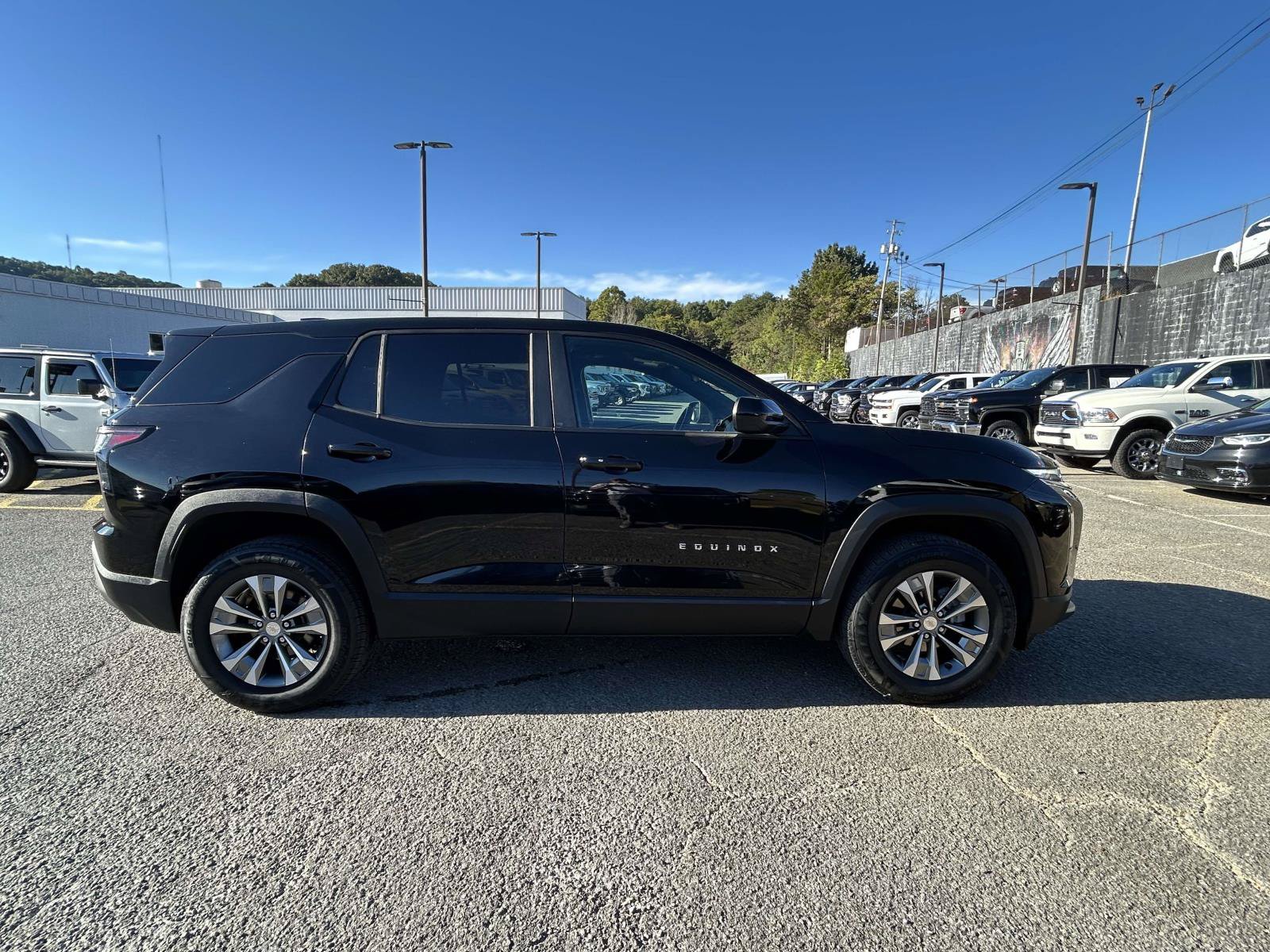 Used 2026 Chevrolet Equinox LT w/ Convenience Package II AWD/4WD image 8
