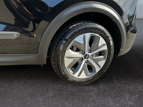 Used 2022 Kia Niro EX Premium image 9