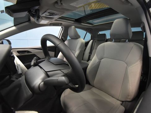 Used 2025 Toyota Camry XLE AWD/4WD image 21