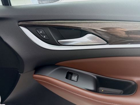 Used 2018 Buick Enclave Avenir w/ Avenir Technology Package FWD image 31