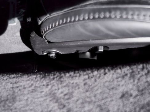 Used 2025 McLaren Artura Spider image 37