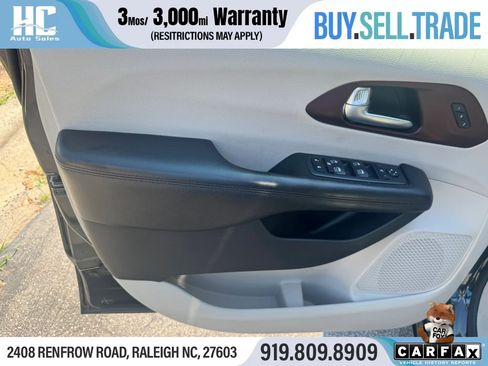 Used 2020 Chrysler Pacifica Limited FWD image 14