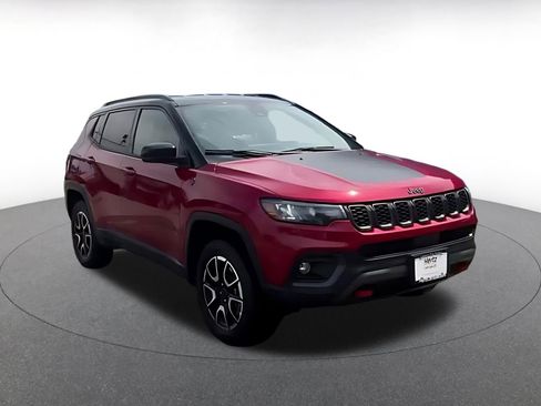 Used 2025 Jeep Compass Trailhawk AWD/4WD image 8