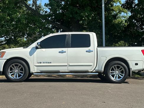 Used 2013 Nissan Titan SL w/ Texas Pkg RWD image 5