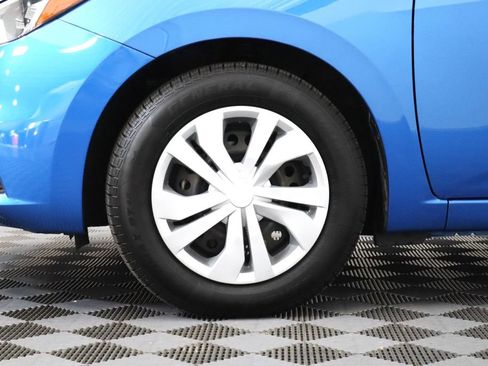 Used 2020 Nissan Versa S FWD image 5