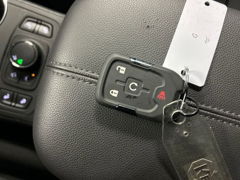 Used 2024 GMC Terrain SLE w/ Driver Convenience Package image 22