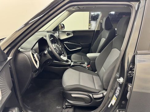 Used 2025 Kia Soul LX w/ LX Technology Package image 14