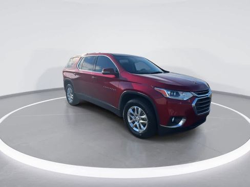 Used 2018 Chevrolet Traverse LT image 2