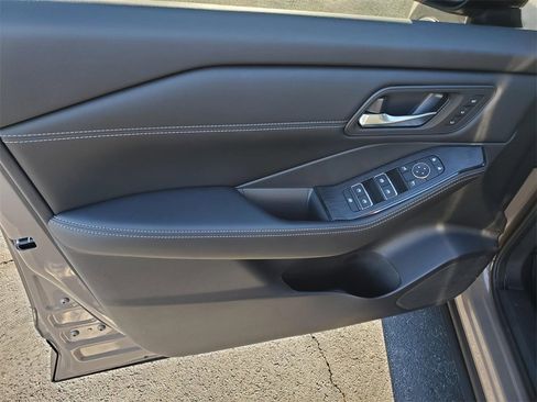 Certified 2025 Nissan Rogue SL w/ SL Premium Package image 20