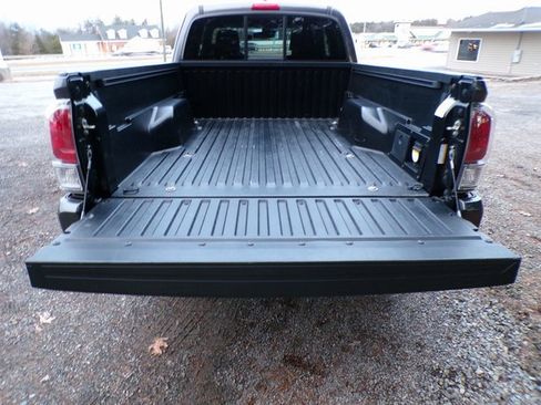 Used 2020 Toyota Tacoma SR5 image 7