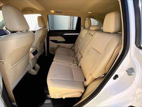 Used 2018 Toyota Highlander Plus image 17