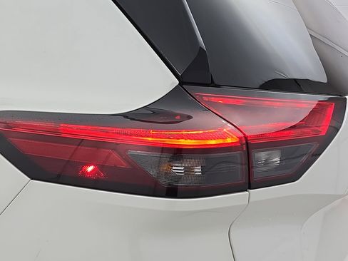 Certified 2023 Nissan Rogue SL w/ SL Premium Package image 35