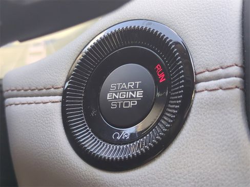 Certified 2022 Jeep Compass Limited image 30