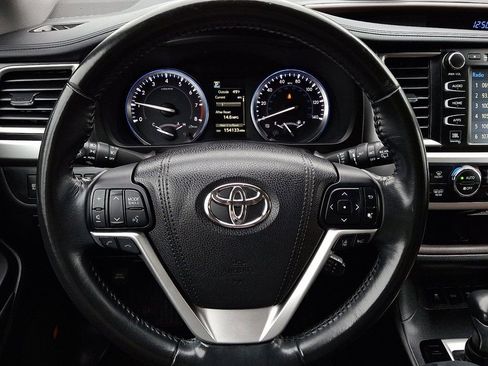 Used 2017 Toyota Highlander Limited image 20