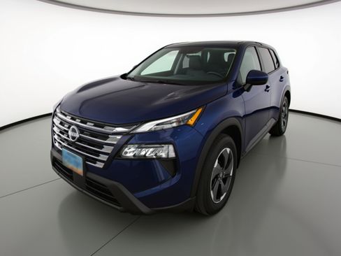 Used 2025 Nissan Rogue SV image 3