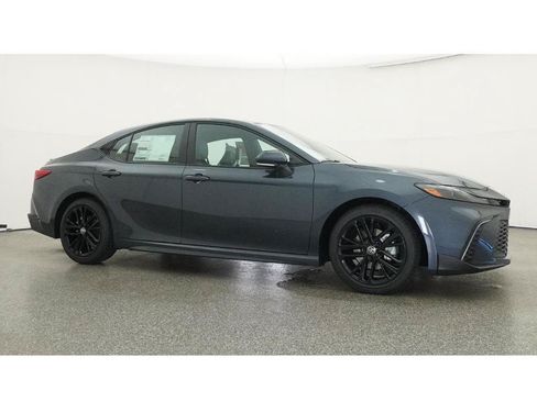 Used 2026 Toyota Camry SE FWD image 28