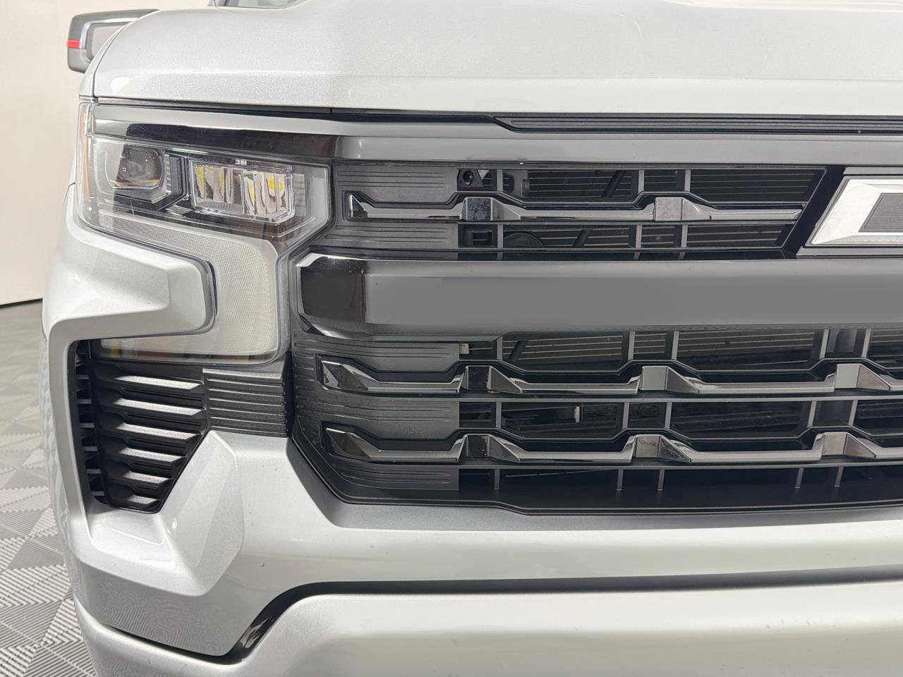 Used 2024 Chevrolet Silverado 1500 RST w/ Redline Edition AWD/4WD image 3