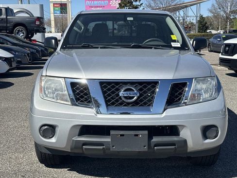 Certified 2019 Nissan Frontier SV image 9