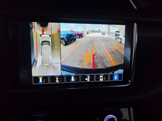 Used 2023 GMC Yukon Denali RWD image 32