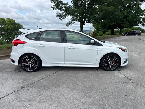 Used 2017 Ford Focus ST FWD image 8