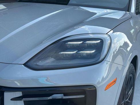 New 2026 Porsche Cayenne Coupe AWD/4WD image 7