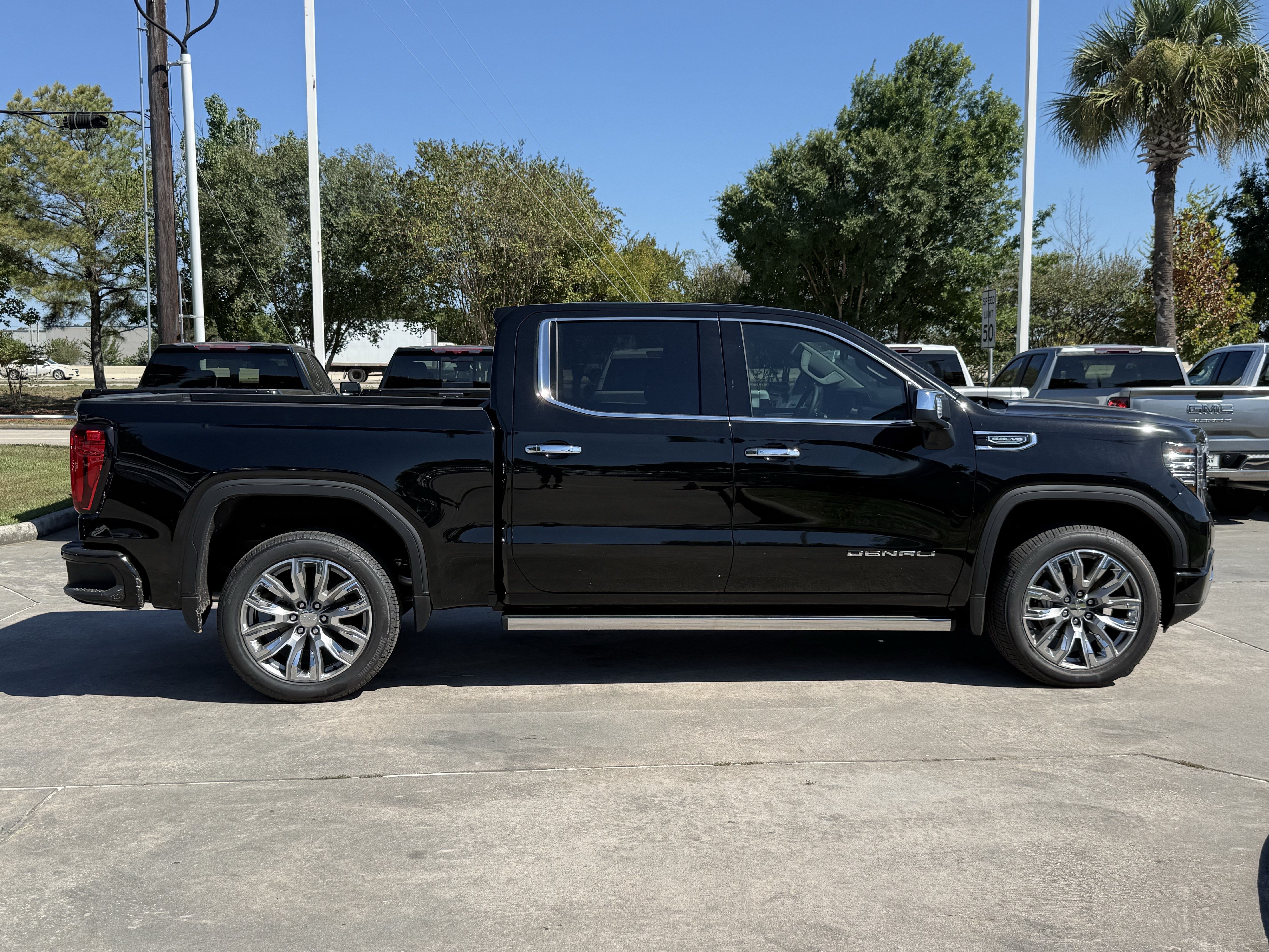Used 2026 GMC Sierra 1500 Denali w/ Denali Reserve Package AWD/4WD image 3