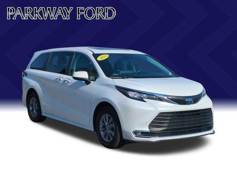 Used 2023 Toyota Sienna XLE FWD image 7