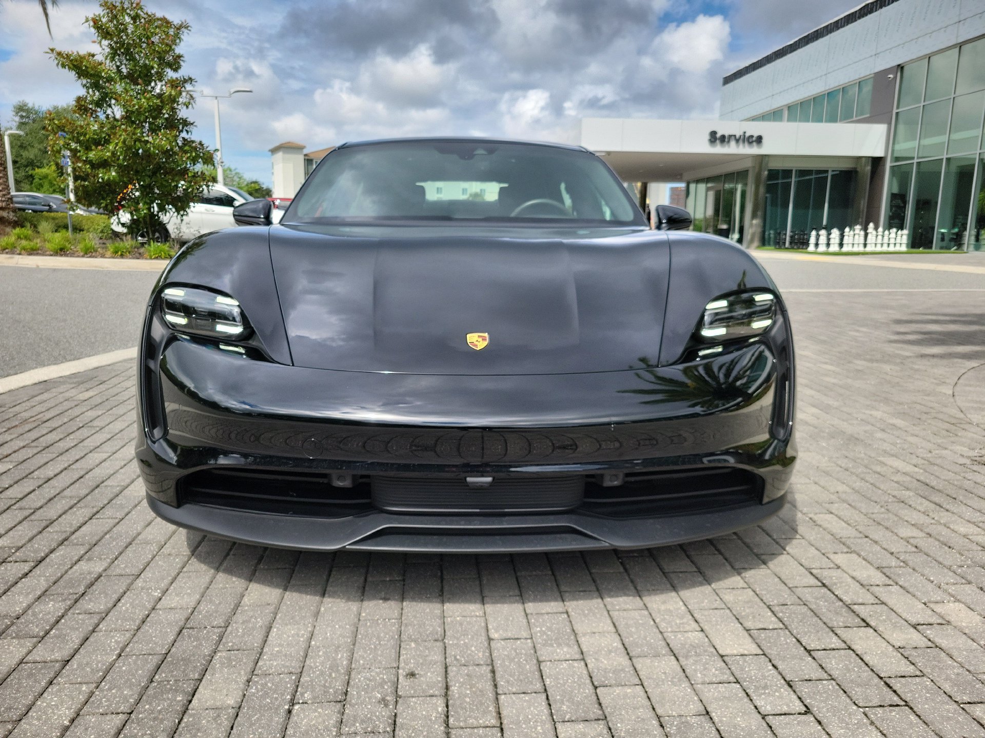 Used 2024 Porsche Taycan RWD image 9