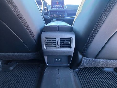 Used 2023 Nissan Rogue SV w/ SV Premium B Package image 26