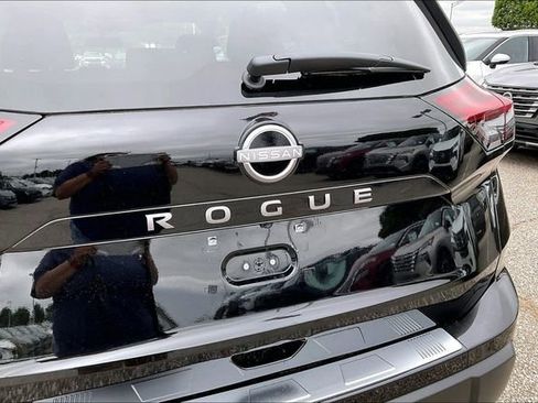 New 2026 Nissan Rogue SV w/ Cold Weather Package FWD image 9