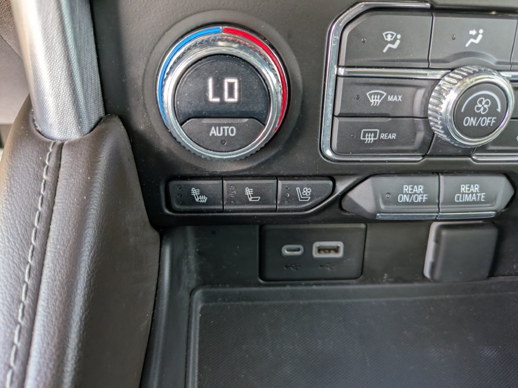 Used 2023 GMC Yukon SLT w/ SLT Premium Package RWD image 30