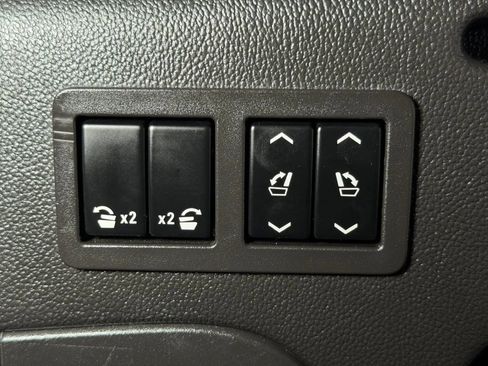 Used 2015 GMC Yukon XL Denali w/ Open Road Package RWD image 16
