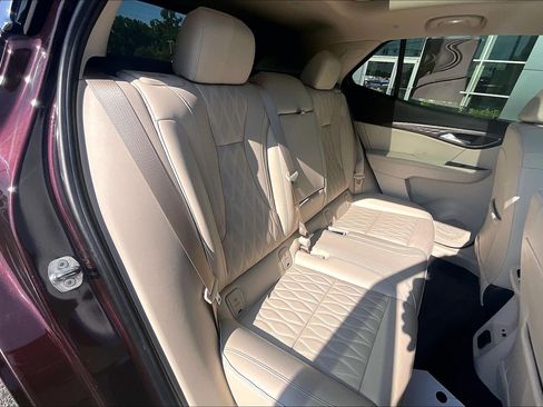 Used 2022 Buick Envision Avenir w/ Premium Seat Package FWD image 25
